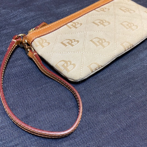 Dooney & Bourke Signature Logo Textile Wristlet - Picture 2 of 12